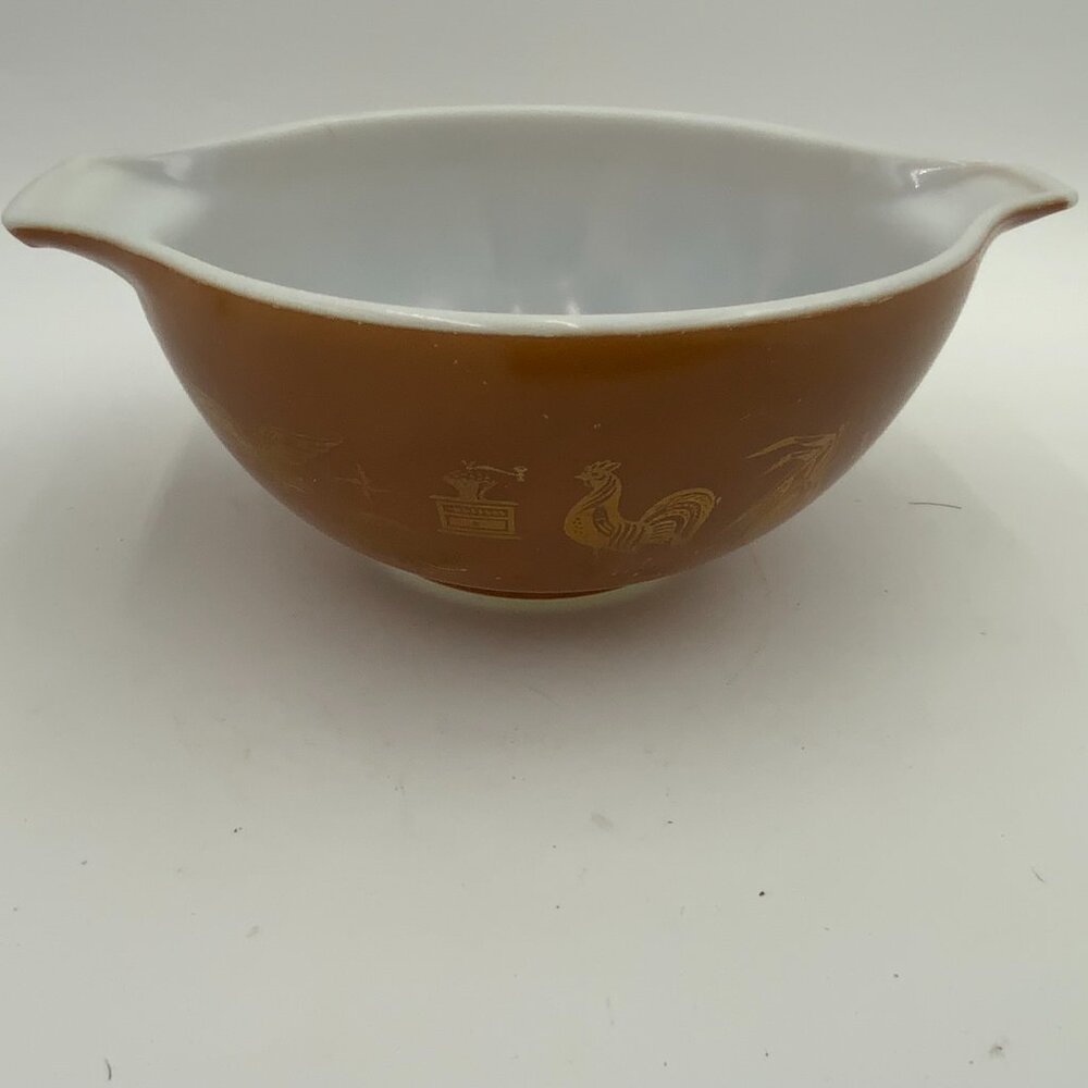 PYREX Early American Cinderella Mixing Bowl, #442, 1-1/2 QT, Brown & Gold